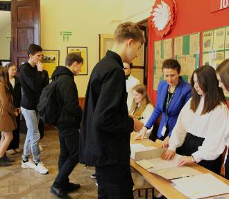 Europejskie forum szkół w Tarnowie. Uczniowie mierzyli się z testem wiedzy o UE