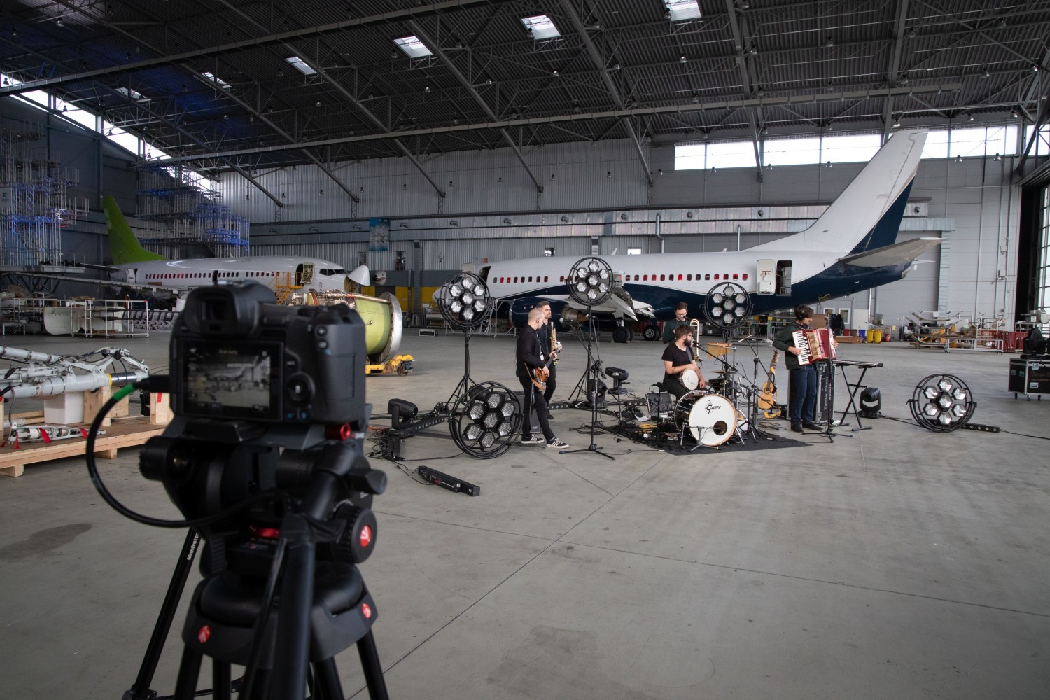 Zdjęcia z przygotowań i koncertu The Freeborn Brothers w hangarze Linetech