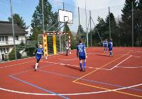 Nowe boisko w gminie Zabierzów. Mecz otwarcia grali juniorzy, urzędnicy i duchowni