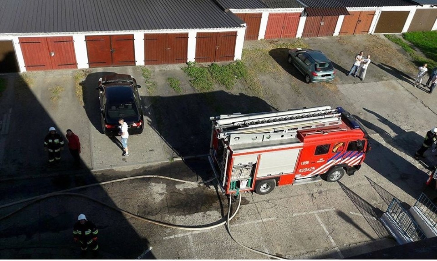Przed siedzibę chełmińskiej KP PSP zajechał kierowca audi, którego auto stało w płomieniach