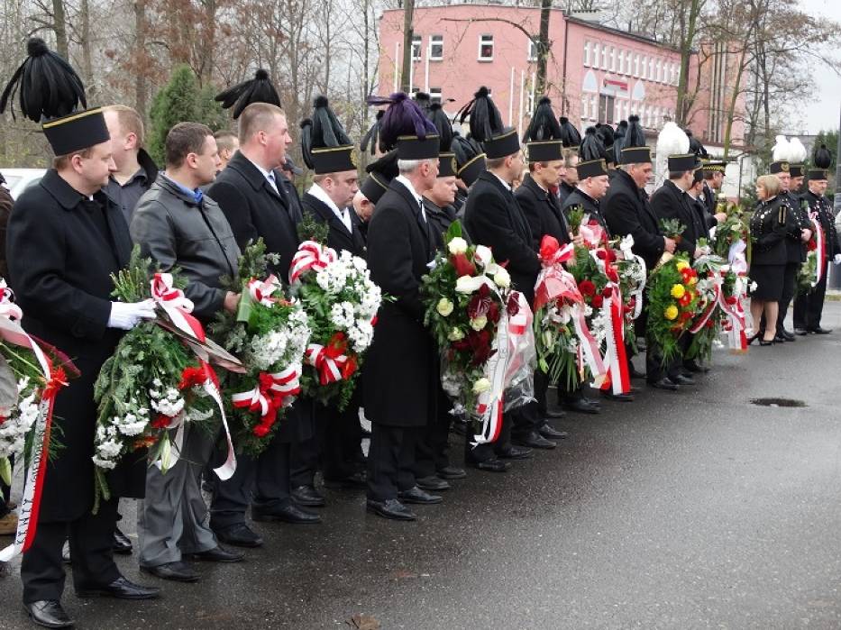 Katastrofa W Kopalni Halemba Kwiaty I Znicze W 8 Lat Po Tragedii
