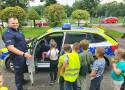 Cyberzagrożenia i porady na wakacje. Policjanci z powiatu krakowskiego edukują uczniów przed letnimi wyjazdami