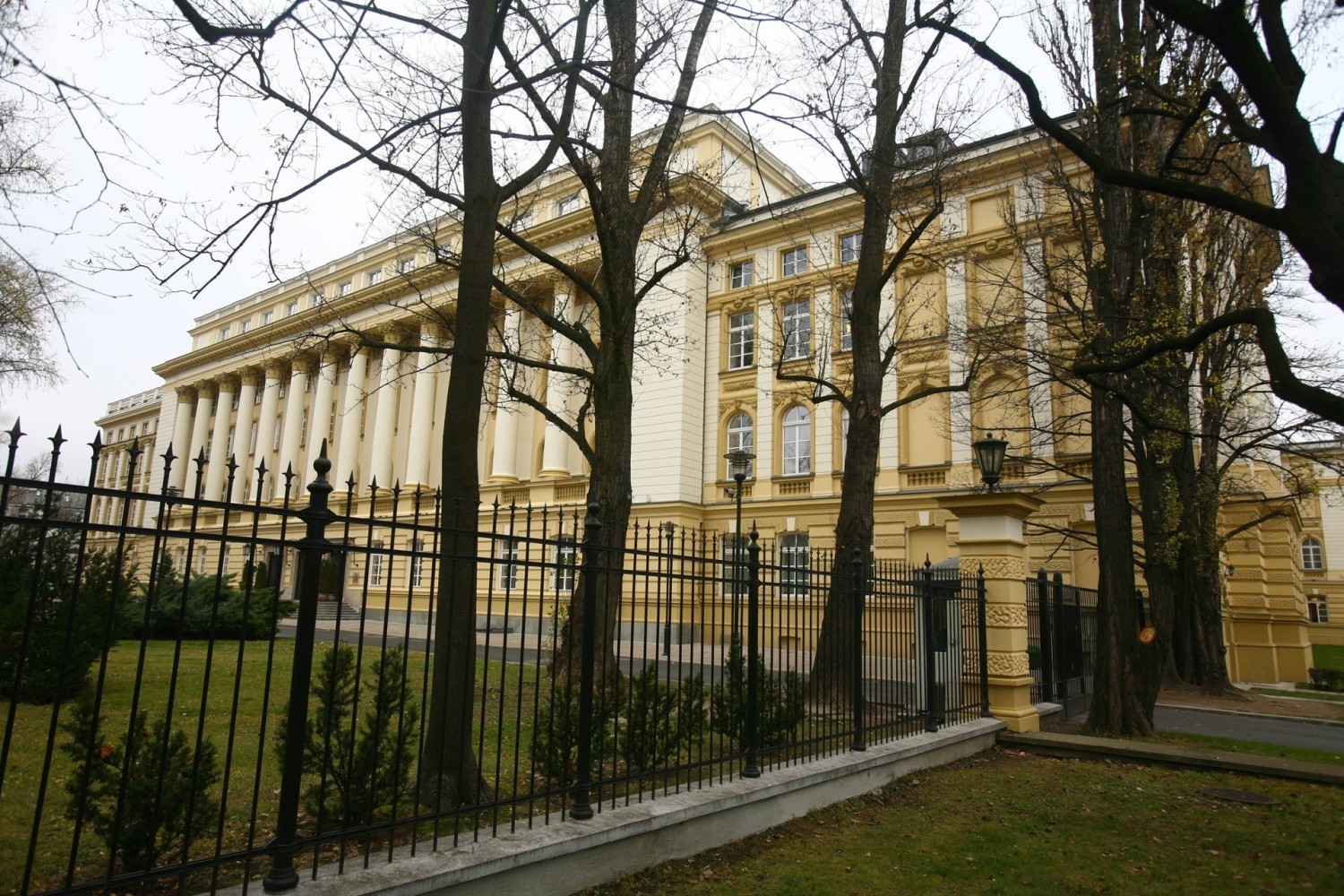 Za zmiany w przydziale rządowych mieszkań odpowiada Kancelaria Prezesa Rady Ministrów