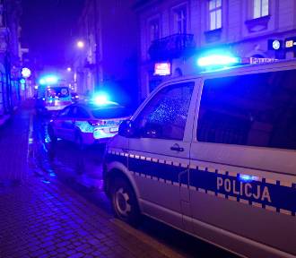 Nieprzytomna kobieta w centrum Warszawy. Policja zatrzymała podejrzanego. Nowe fakty