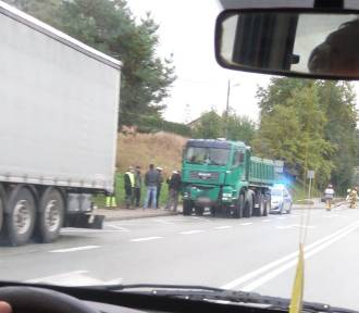 Kolizja w Ropie - na DK 28 zderzyły się dwa samochody ciężarowe