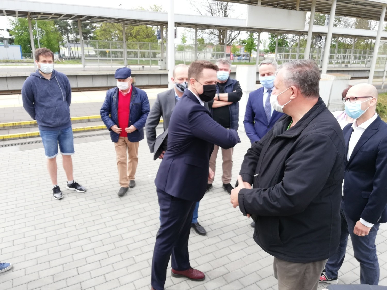 Podczas konferencji padło, między innymi pytanie o styl i pomysł na kampanię wyborczą Rafała Trzaskowskiego i o spadające - jak wynika z ostatnich sondaży - poparcie dla Andrzeja Dudy