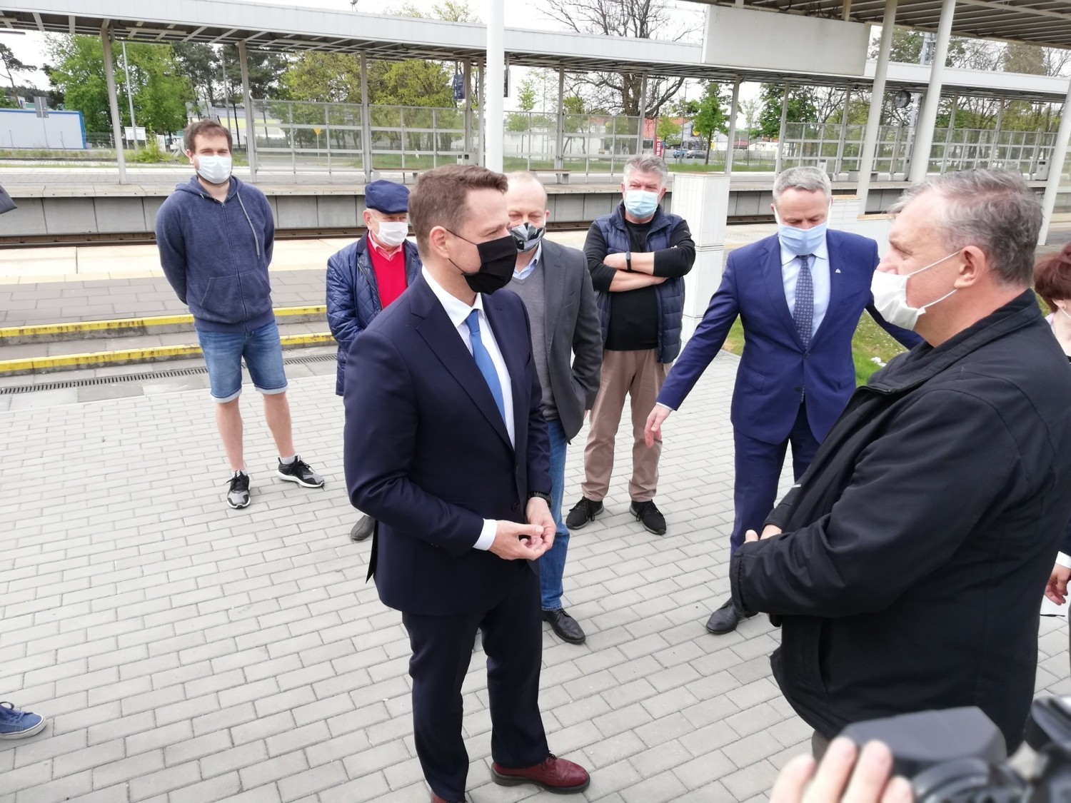 Podczas konferencji padło, między innymi pytanie o styl i pomysł na kampanię wyborczą Rafała Trzaskowskiego i o spadające - jak wynika z ostatnich sondaży - poparcie dla Andrzeja Dudy