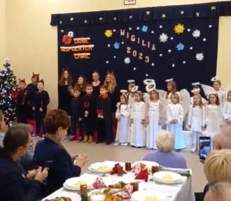 Bożonarodzeniowe jasełka wystawione w Niewieszu w gminie Poddębice ZDJĘCIA