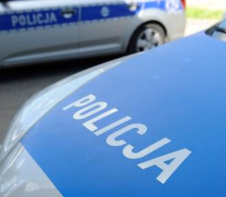18-latka wraz z 16-letnią siostrą ukradły ze sklepów kosmetyki i odzież