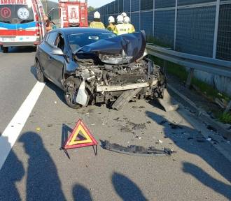 Wypadek na autostradzie A4 koło Bochni. Jedna osoba trafiła do szpitala. Zdjęcia