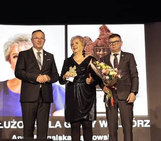 Koncert Noworoczny 2024 w Wolborzu, wręczono statuetki "Zasłużony dla gminy Wolbórz" 
