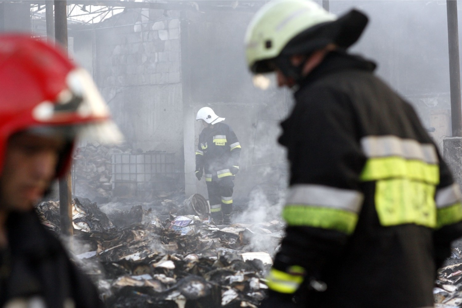 Zarobki strażaków, tak jak we wszystkich służbach mundurowych, zależą od stanowiska oraz premii