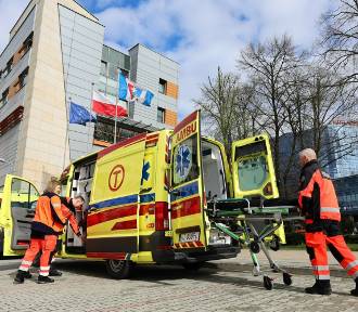 Kliniczny Szpital Wojewódzki Nr 2 w Rzeszowie otrzymał dwie nowe karetki transportowe