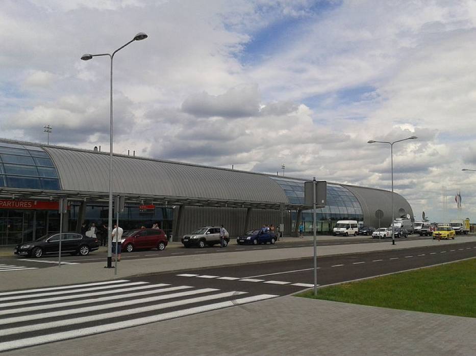 Zaplanowane loty będą przekierowywane na lotniska zapasowe