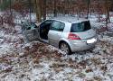 Bydgoszcz. Samochód uderzył w drzewo na ul. Koronowskiej. Jedna osoba trafiła do szpitala. Zobacz zdjęcia