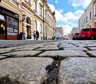Brukowane ulice Leszna. Jedni chwalą, inni woleliby asfalt