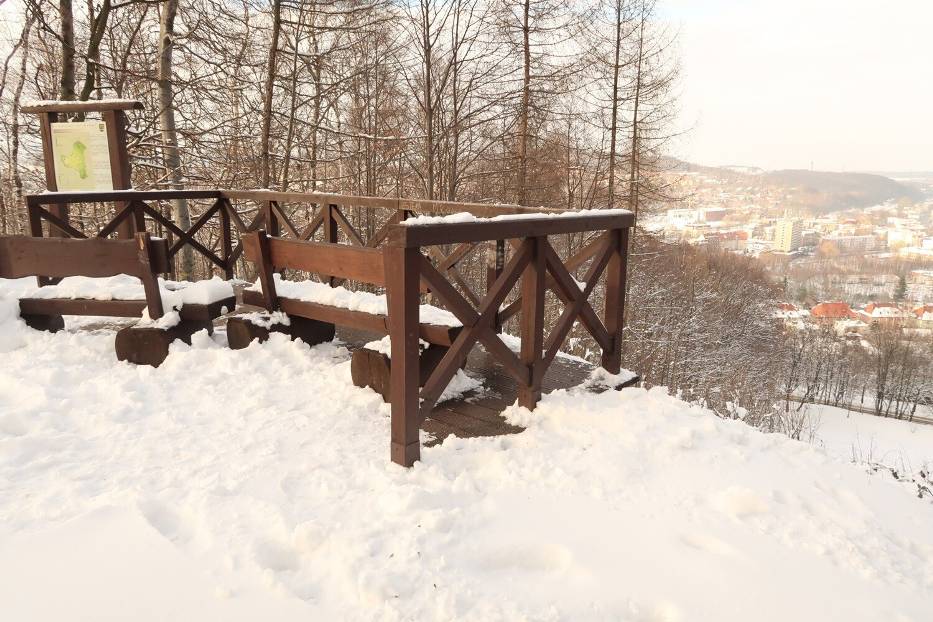 Parkowa Góra w Wałbrzychu. Zimowy spacer i malowniczy punkt widokowy. Zobacz zdjęcia! 