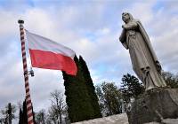 Wszystkich Świętych 2023. Nostalgiczny spacer po cmentarzu w Błaszkach ZDJĘCIA