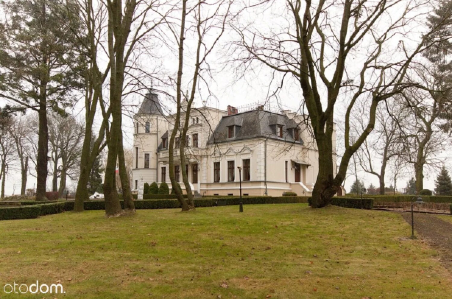 Zespół pałacowy 5 500 000 zł/10 848 zł/m²