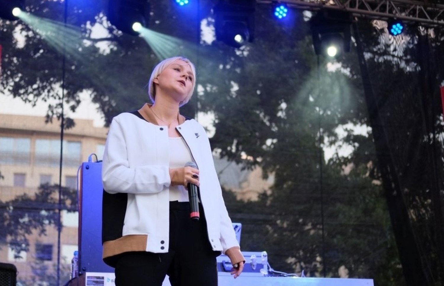 Festiwal otworzy Rosalie, polsko-niemiecka piosenkarka i kompozytorka reprezentująca nurt współczesnego R&B
