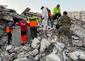 Była dziewięć dni pod gruzami i żyje! Ratownicy z OSP Wieruszów i łódzkiej Fundacji Happy Kids ocalili 4-letnią ofiarę trzęsienia ziemi 