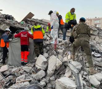 Ratownicy z naszego regionu ocalili życie 4-letniej ofiary trzęsienia ziemi