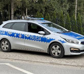 Kraksa dwóch samochodów osobowych i ciężarówki na DW 768 koło Brzeska