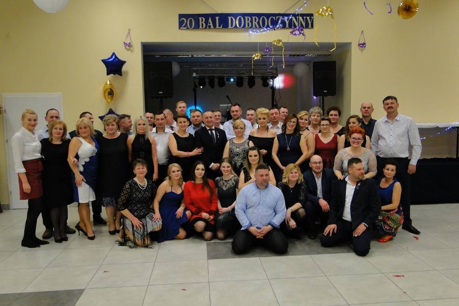 Bal to nie tylko okazja do zbiórki pieniędzy na rzecz szkoły, ale też ważne wydarzenie integrujące lokalną społeczność