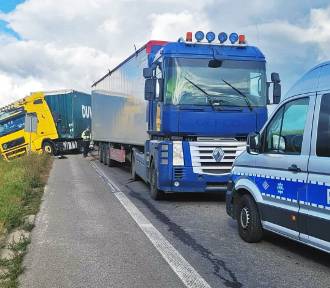 Zderzenie dwóch ciężarówek. Utrudnienia na drodze do Suwałk