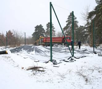 Trwa modernizacja terenu przy skarżyskim skateparku. Powstanie tam boisko [WIDEO]
