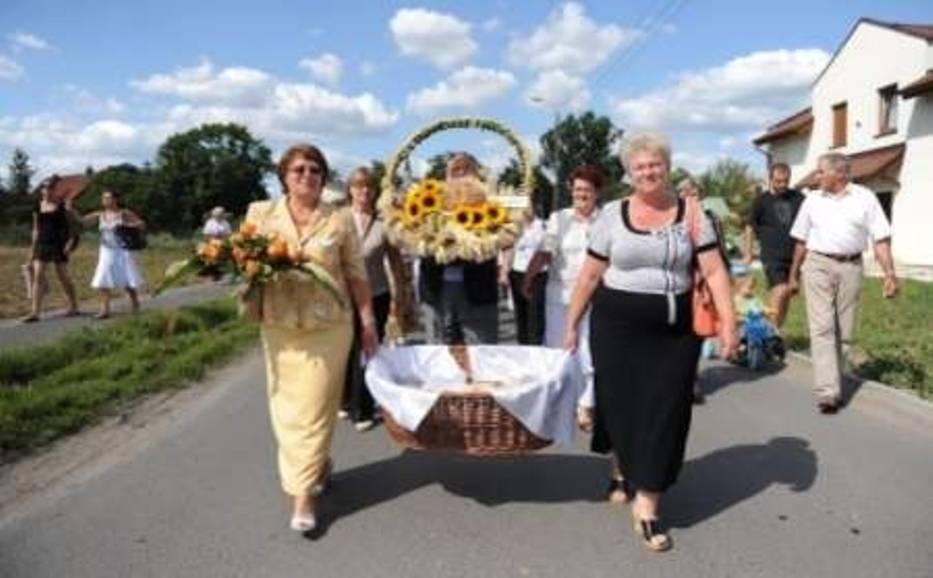 Na czele korowodu dożynkowego szli Poligrodzianie