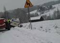 Trudne warunki na drogach z powodu śniegu w powiecie bocheńskim i brzeskim