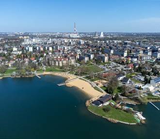 Krakowska laguna wśród blokowisk i zakładów produkcyjnych. Zaskakujący widok!