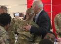 Joe Biden w Polsce. Prezydent USA odwiedził amerykańskich żołnierzy, zjadł z nimi pizzę i pożartował na stołówce 