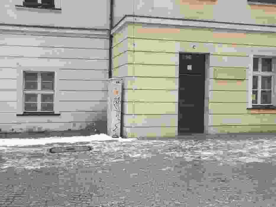 było wejście do piwnicy winiarni