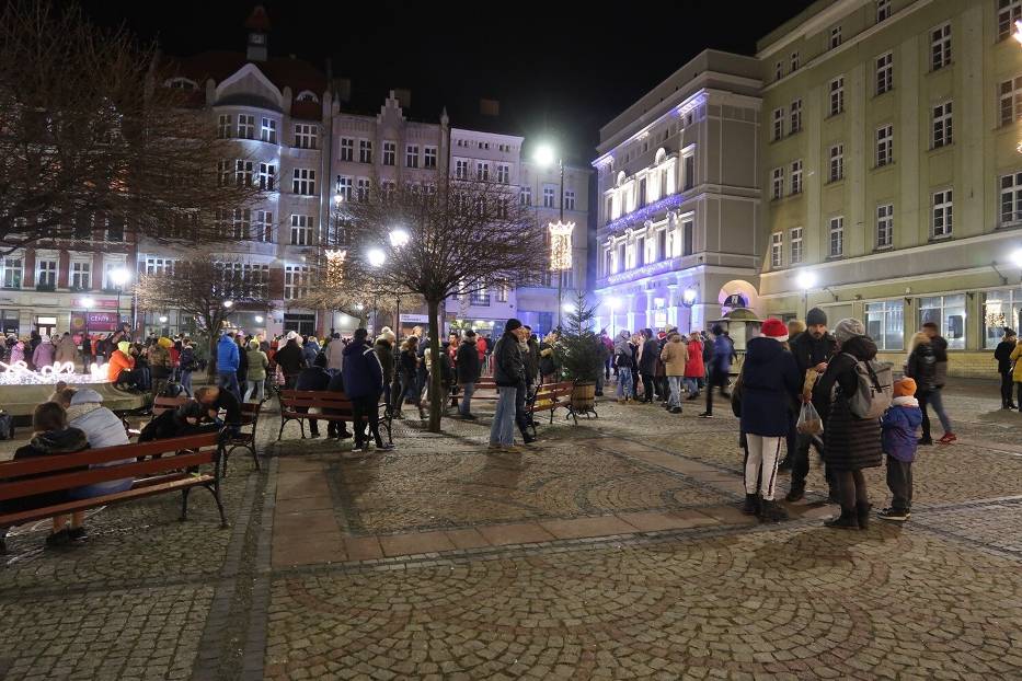 Ostatni beztroski Sylwester na Rynku w Wałbrzychu w 2019 roku. Bawiliśmy się z Edytą Nawrocką. Pamiętacie? Zdjęcia!