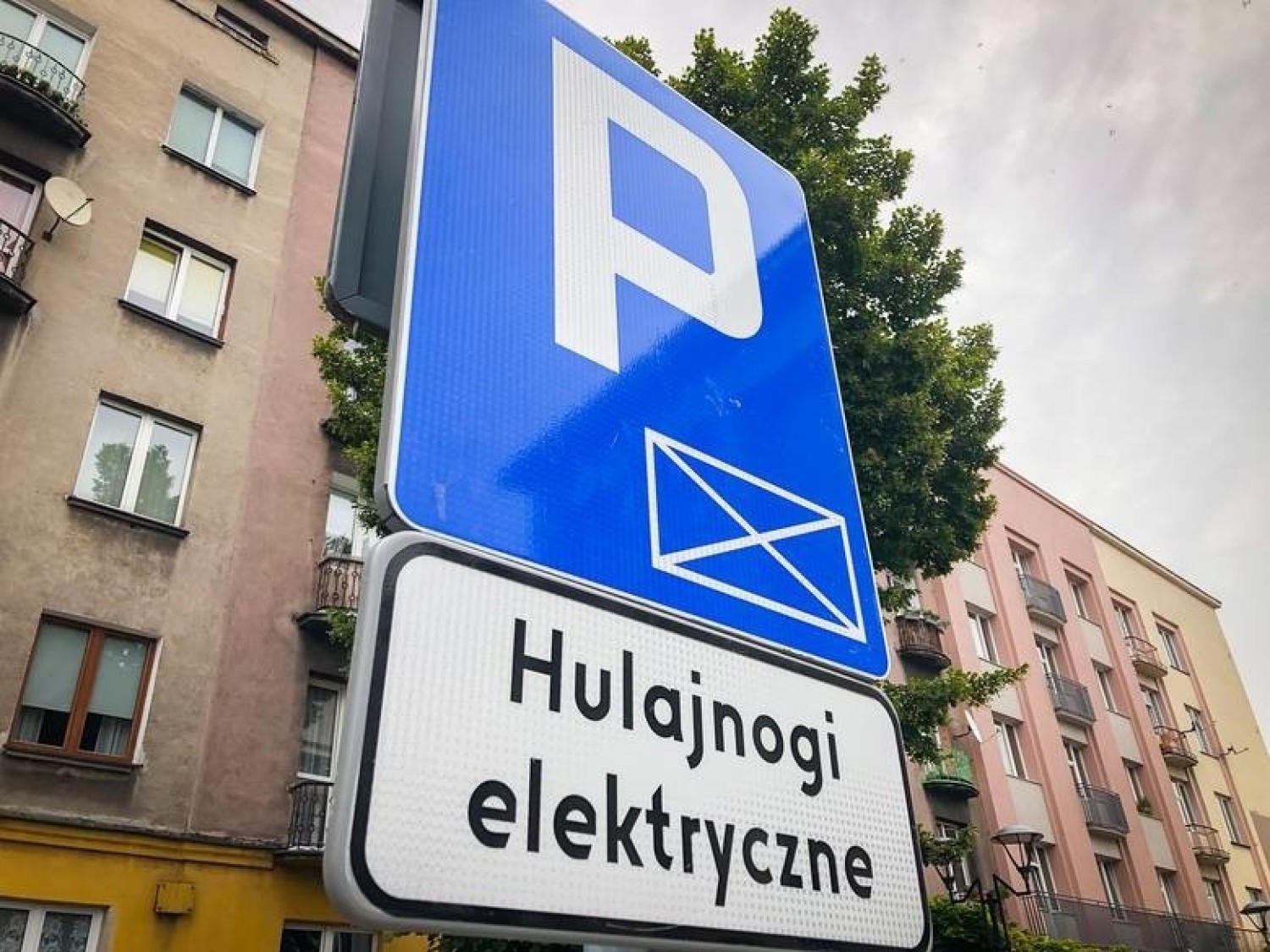Hulajnogi elektryczne w Katowicach, Sosnowcu czy Gliwicach będą jeździły zimą? Czy wprowadzą ograniczenia dla hulajnóg?