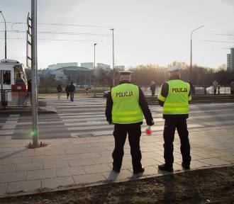 Policyjna akcja "Bezpieczny pieszy" w Bydgoszczy. Nie zabrakło mandatów