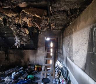 Pożar domu po uderzeniu pioruna w Srocku, pięciosobowa rodzina szuka pomocy ZDJĘCIA