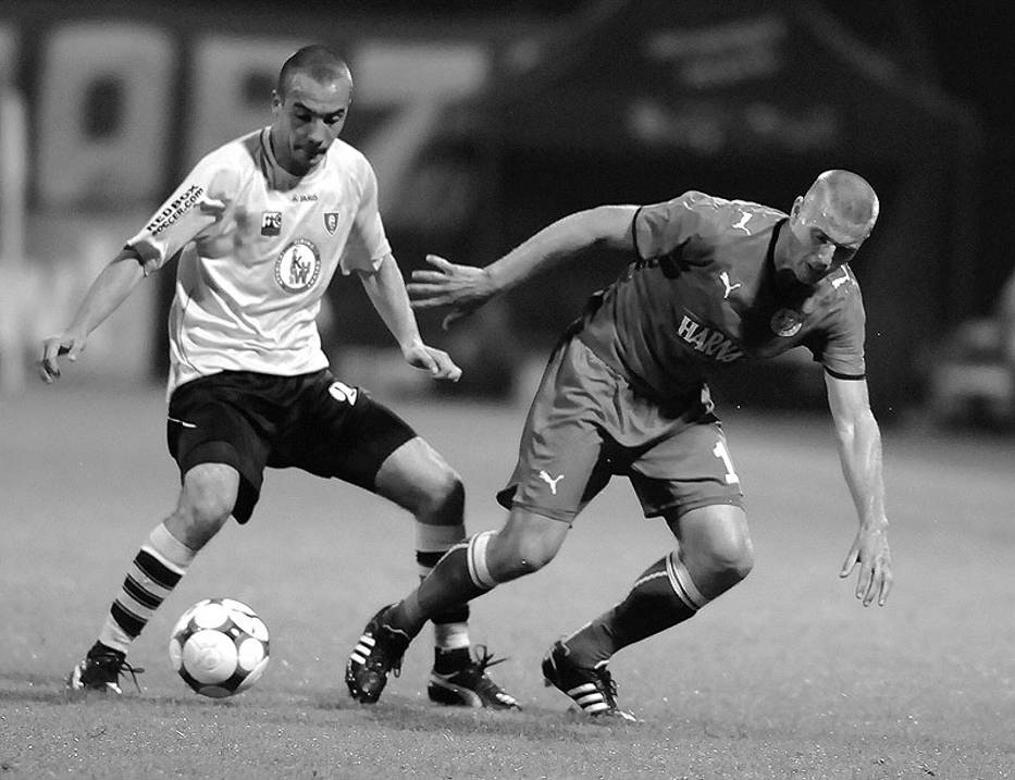 Bez wątpienia pomocnik Krzysztof Ostrowski (z prawej) może być sporym wzmocnieniem łodzian
