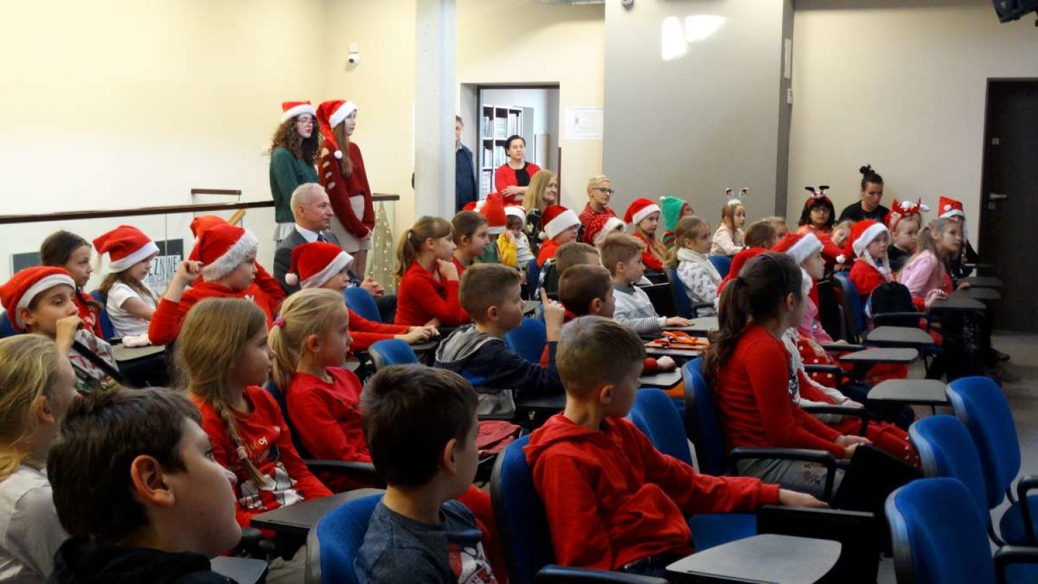 Literackie Mikołajki z Jakubem Skworzem w Czytelni na piętrze I LO