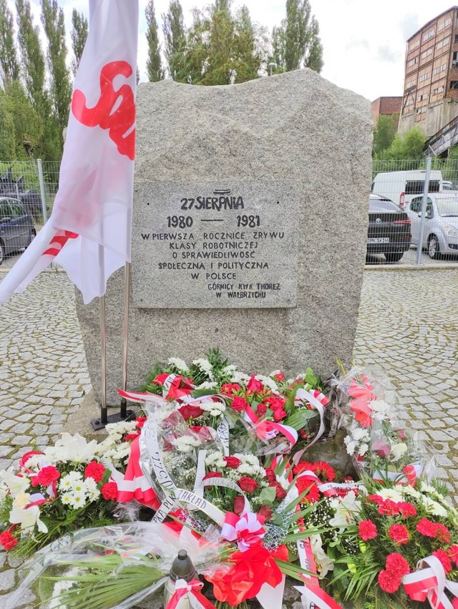Najbardziej tajemniczy pomnik w Wałbrzychu ku czci ofiar katastrofy górniczej? Gdzie inne górnicze monumenty? MAPA i ZDJĘCIA!