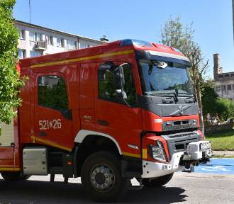W samo południe pomoc strażaków pogotowiu ratunkowemu w Sławnie. Zdjęcia