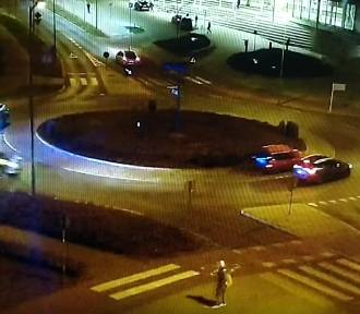 Szalona ucieczka pijanego kierowcy w Solcu Kujawskim zakończyła się na drzewie