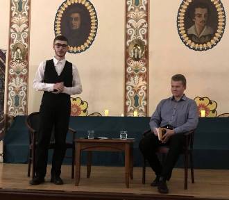 Ostrowski licealista Krystian Pawłowski wydał debiutancki tomik poezji