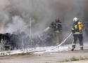Pożar w firmie transportowej na byłym lotnisku w Legnicy, zobaczcie zdjęcia