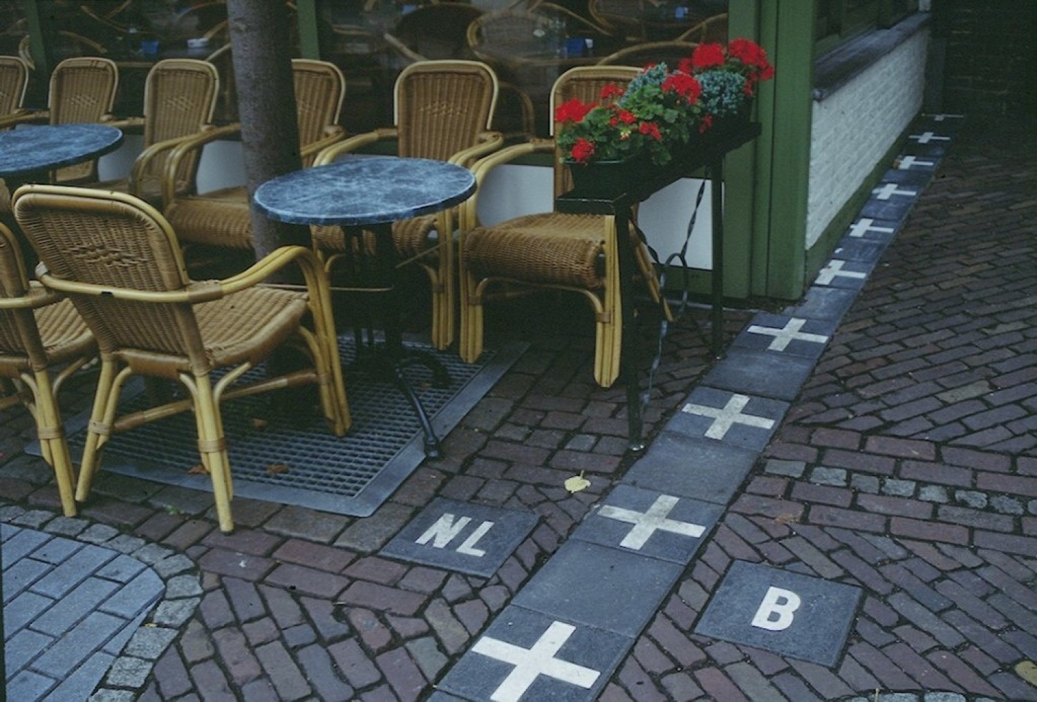 BELGIA / HOLANDIA Granica belgijsko-holenderska na pewnym odcinku przechodzi przez kawiarnię w miejscowości Baarle