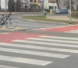 Ostrołęka. 16-letnia rowerzystka potrącona na oznakowanej ścieżce dla rowerów