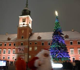 Świąteczna choinka na placu Zamkowym rozbłysła tysiącami światełek 