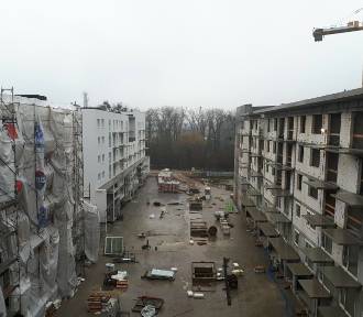 Kolejne opóźnienia na budowie osiedla w Poznaniu. "Pracuje garstka robotników"
